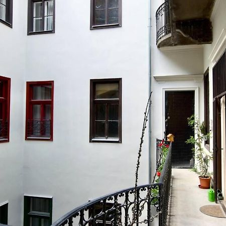 Premium Apartment By Hi5-Vaci Str. 3 Bedroom Budapest Exterior photo