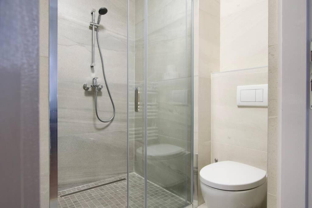 Premium Apartment By Hi5-Vaci Str. 3 Bedroom Budapest Exterior photo