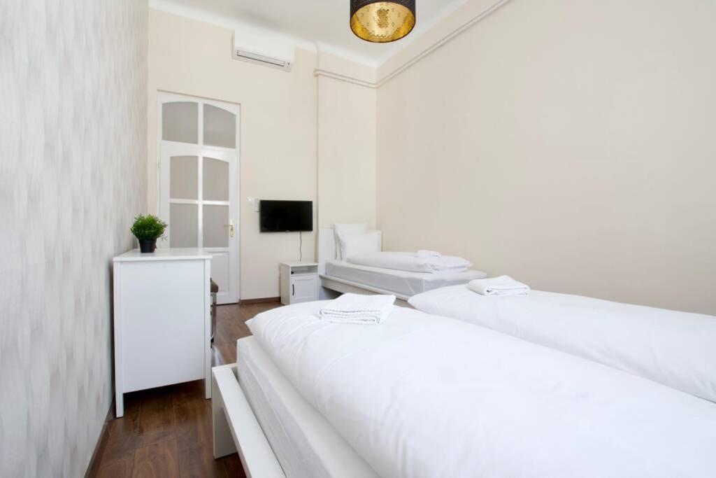 Premium Apartment By Hi5-Vaci Str. 3 Bedroom Budapest Exterior photo