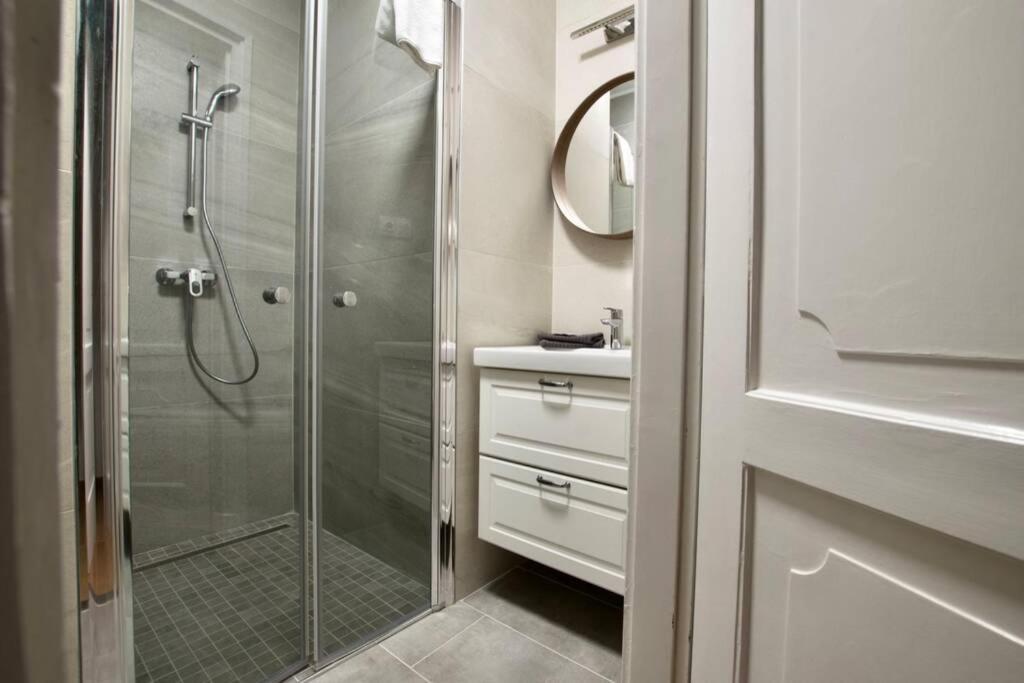 Premium Apartment By Hi5-Vaci Str. 3 Bedroom Budapest Exterior photo