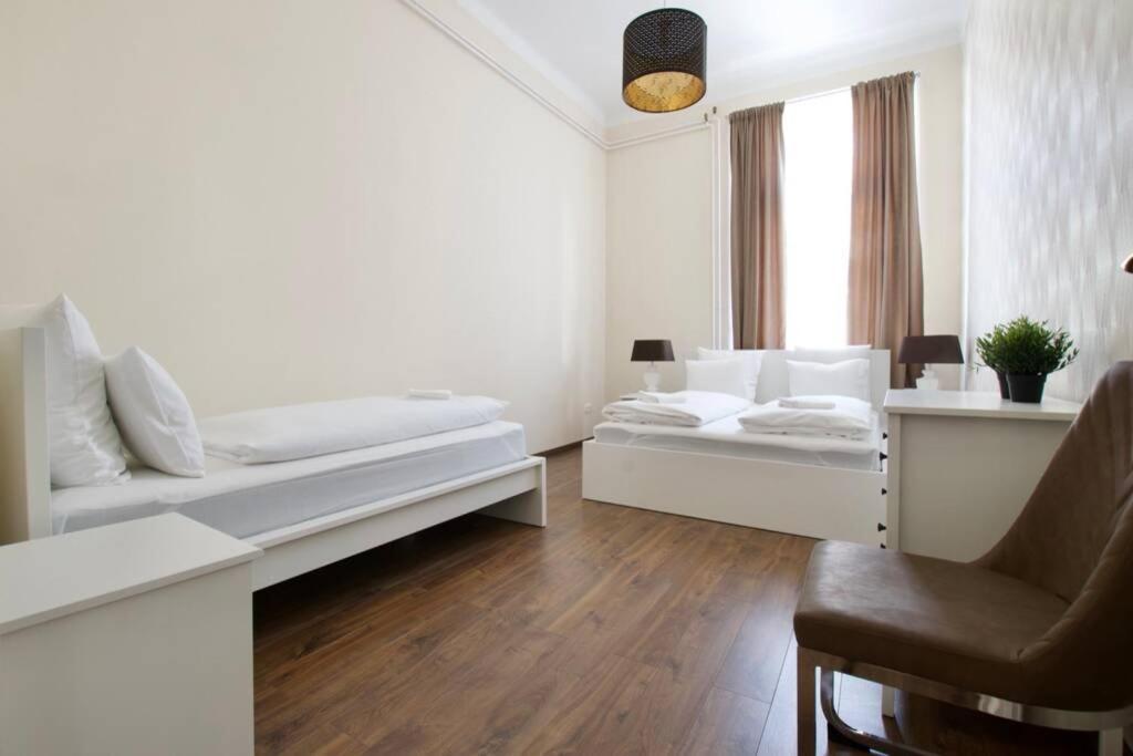 Premium Apartment By Hi5-Vaci Str. 3 Bedroom Budapest Exterior photo